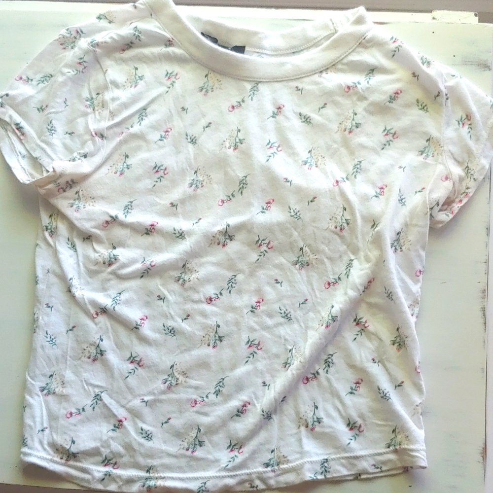 Cute semi-crop top